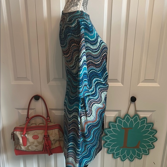 Women's Multicolor Wave Pattern Dress - Picture 5 of 11